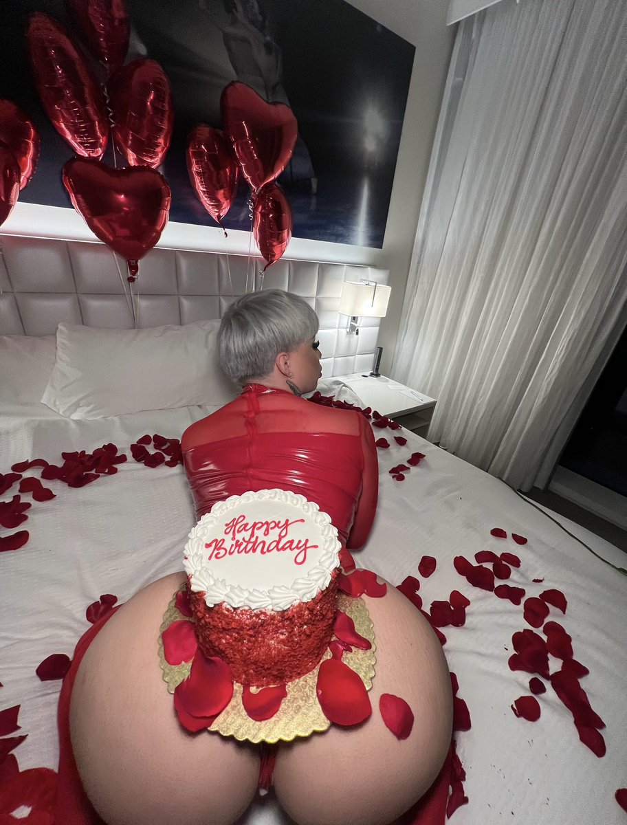 Born In the month of Love ♥️🎉🎂 https://t.co/B8kNsrmhy3