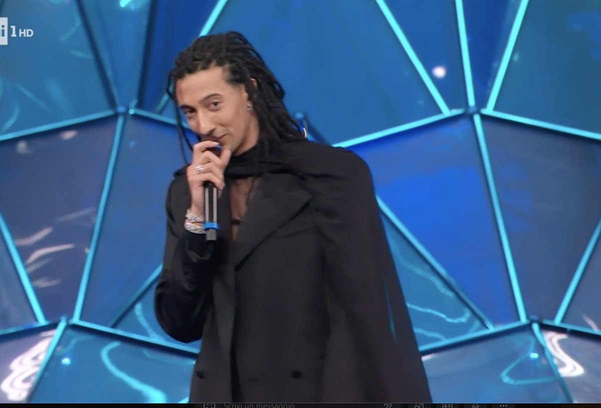 Bravissimo #Ghali. Dritto dal primo giorno, politico senza farsi trascinare nel cialtronismo politico. Quel "sono un italiano vero" ripetuto più volte e non solo come omaggio a Cutugno. Merita molto rispetto.