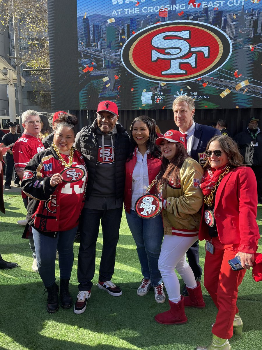 LondonBreed's tweet photo. SF is ready for Super Bowl Sunday. Our City agencies — @SFPD @SFFDPIO @SheriffSF @sfpublicworks @SFMTA_Muni @SF_emergency 911 dispatchers — will be working to ensure everyone has a fun weekend. Be safe, be smart, enjoy yourselves responsibly and, most importantly, Go Niners!!! https://t.co/Kl1FXw8knu