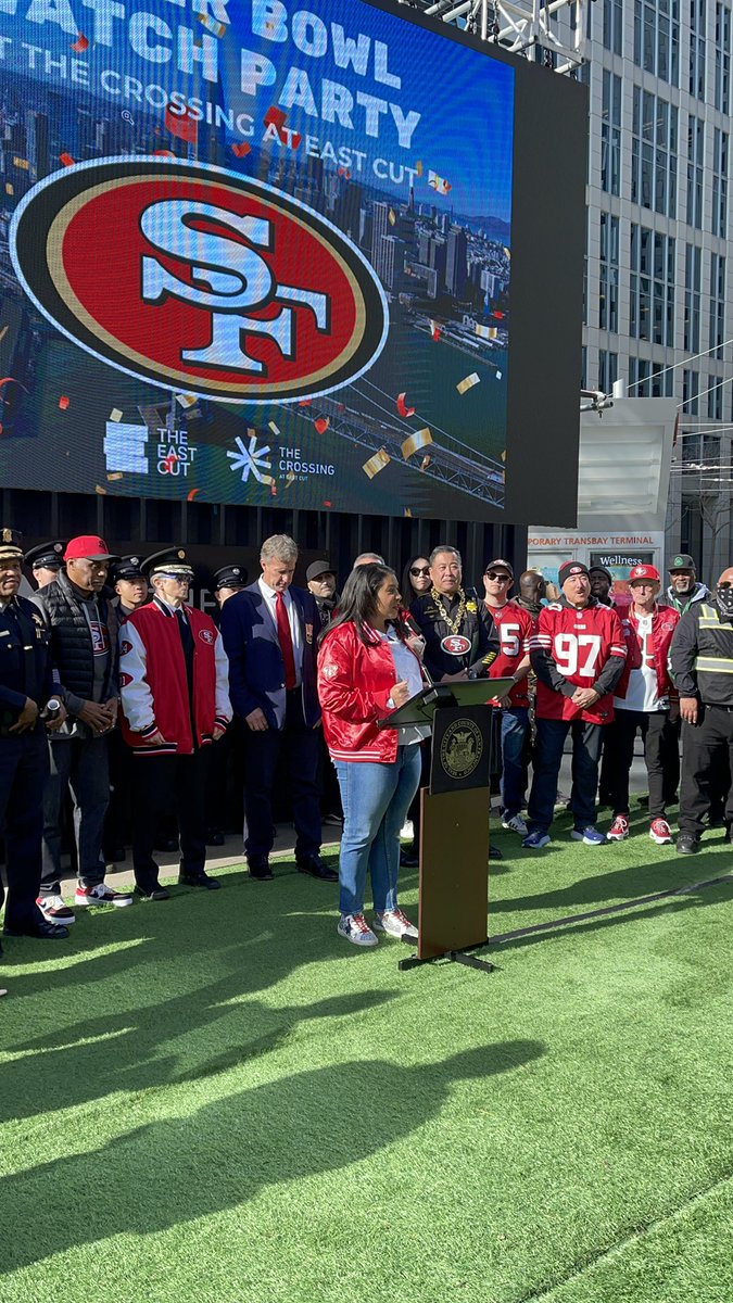 LondonBreed's tweet photo. SF is ready for Super Bowl Sunday. Our City agencies — @SFPD @SFFDPIO @SheriffSF @sfpublicworks @SFMTA_Muni @SF_emergency 911 dispatchers — will be working to ensure everyone has a fun weekend. Be safe, be smart, enjoy yourselves responsibly and, most importantly, Go Niners!!! https://t.co/Kl1FXw8knu