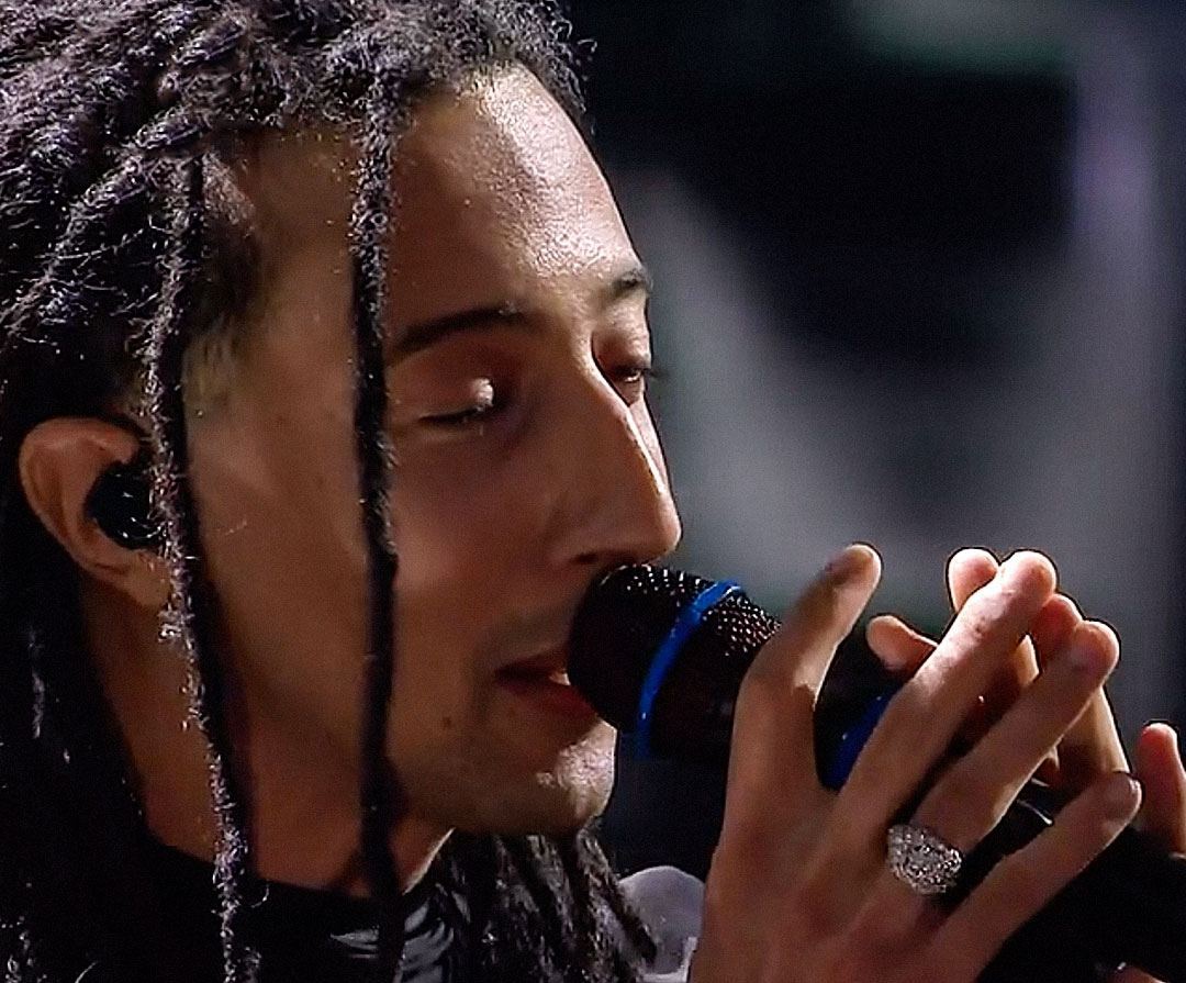 AlanPanassiti's tweet photo. #Ghaly ci canta l'antifascismo e l'antirazzismo a #Sanremo2024 omaggiando #Totocotugno con #Italianovero 

E citando #Gaber 

Geniale.

Vincitore morale di #Sanremo2024 💖 https://t.co/TiYALRlbgy