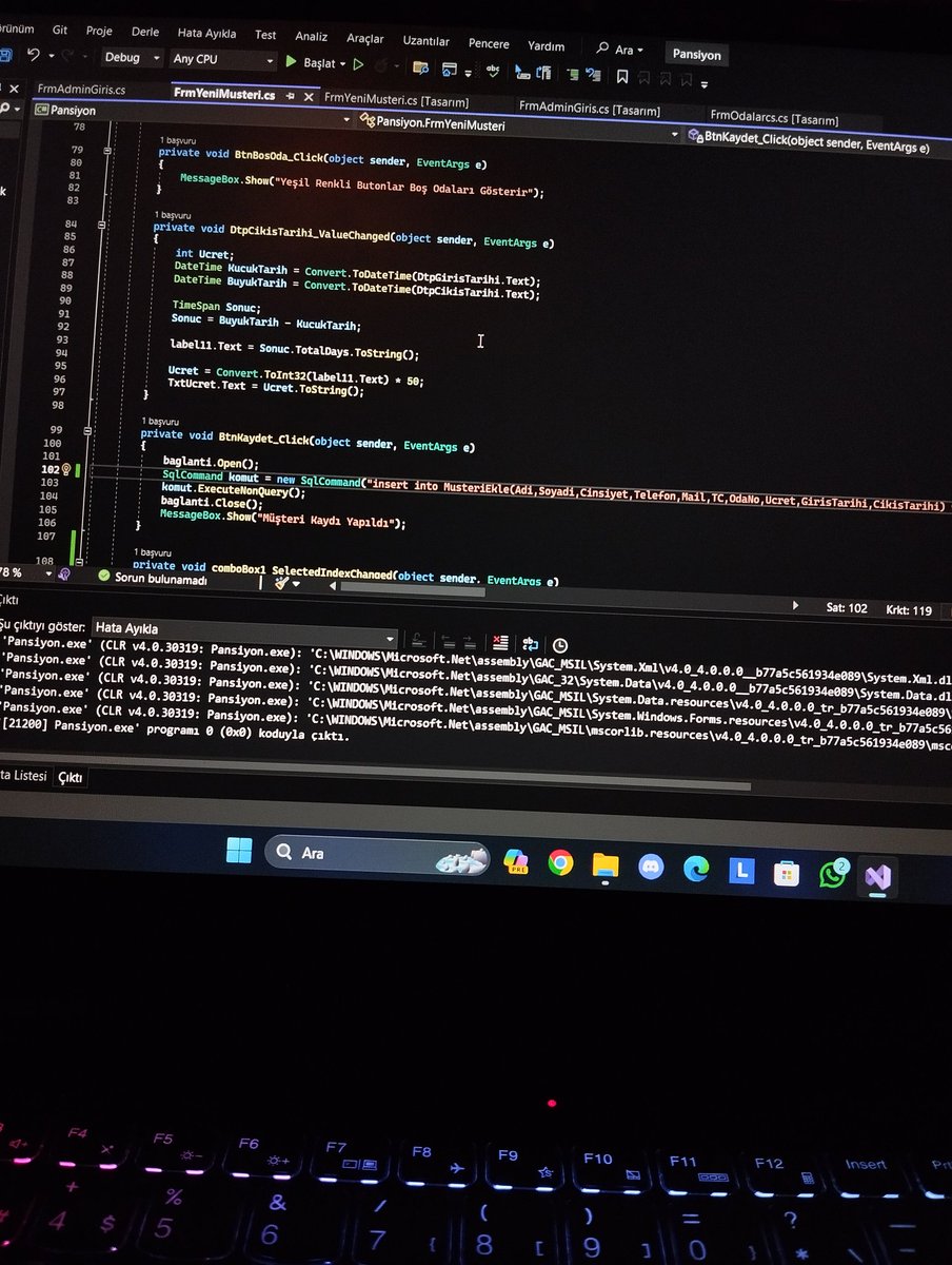 Programci_Bey60's tweet image. Saat 00.59 Sessizce kod yazıp inceden müzik dinliyoruz iyi geceler 😴
#development #developers #code #C #HTML #codinglife