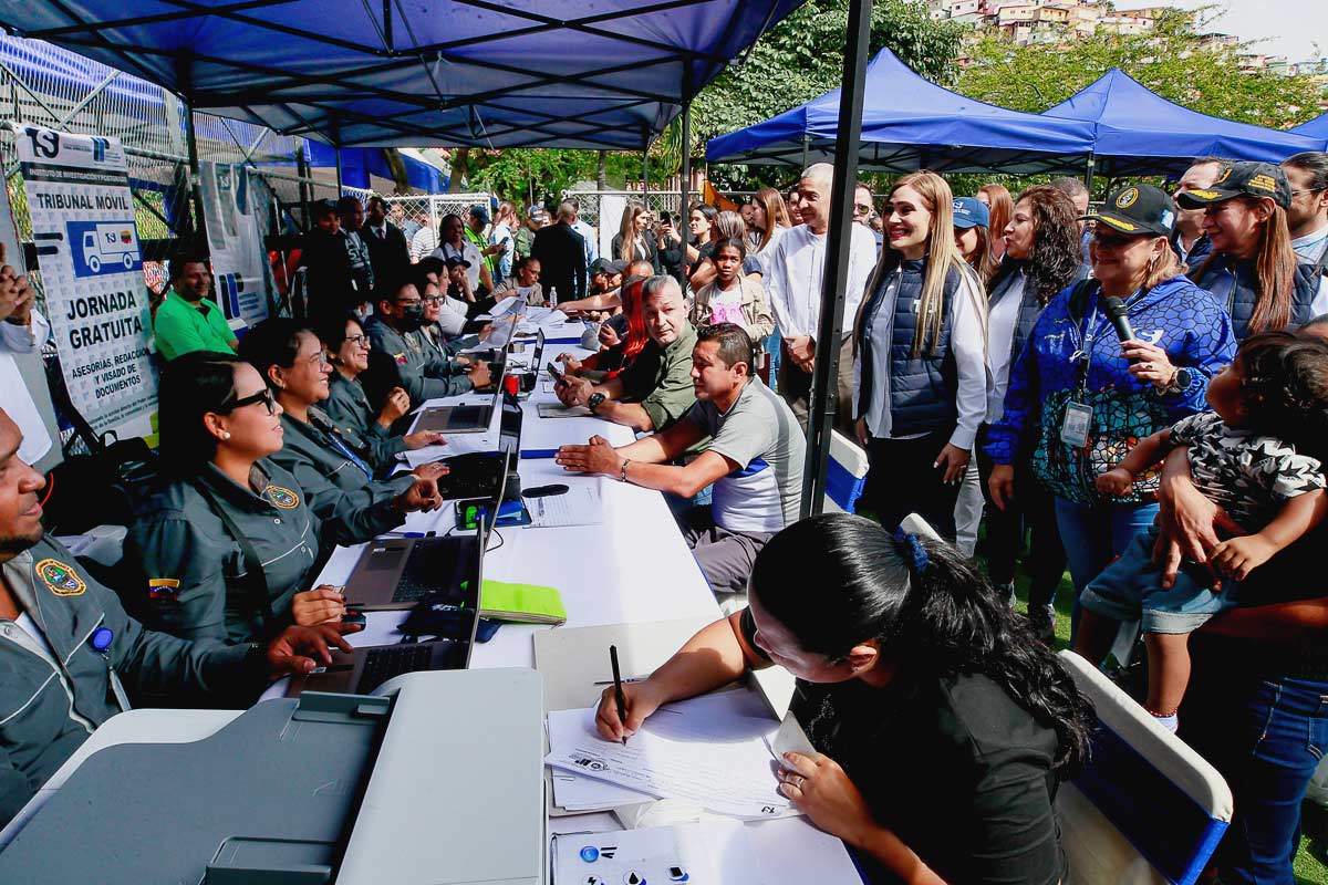 TSJ_Venezuela's tweet photo. Jornada de Tribunales Móviles se desplegó en parroquia Antímano de Caracas https://t.co/uLgP3zMyPj

#09Feb https://t.co/796nA2v6Qr