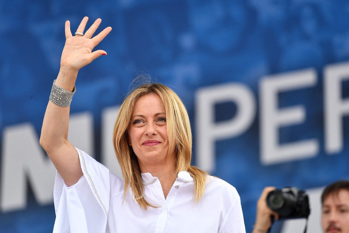 adler_p's tweet photo. A ceux qui critiquent #Reconquête #AvecMarion &amp; #Zemmour parce qu'ils ont rejoint ECR et sont alliés à Meloni : les italiens la considèrent tellement comme une traitre ou une incompétente qu'ils la placent en tête des sondages des Européennes, à 29% (soit +23% par rapport à leur… https://t.co/FuL0IvlG1l