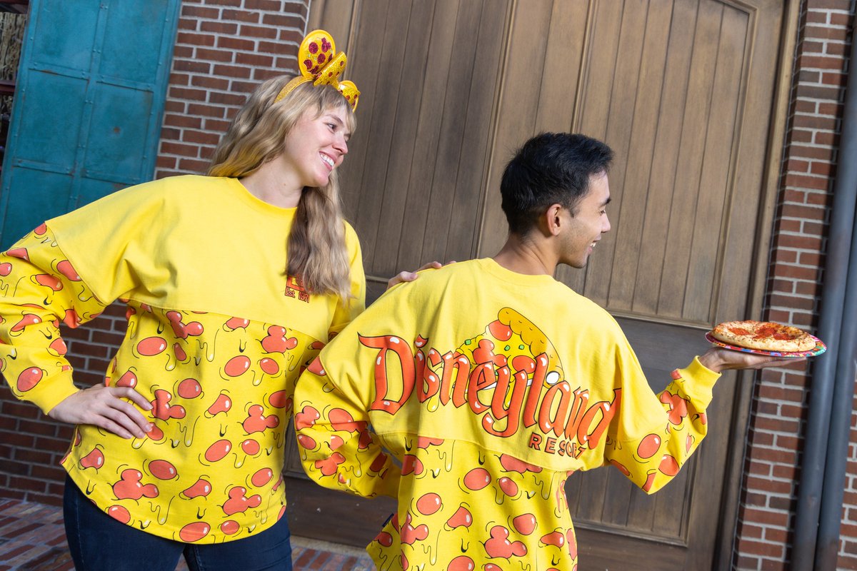 magicdlp_de's tweet photo. Die neue Disney Eats Pizza Collection kommt am 13. Februar 2024 in den Walt Disney World und Disneyland Resorts und am 20. Februar auf https://t.co/LzZoMM6yUh in die Regale.

Jetzt bin ich auf eure ehrliche Meinung gespannt???

#magicdlp #Disneylandparis #disney https://t.co/yTaDoV3cud