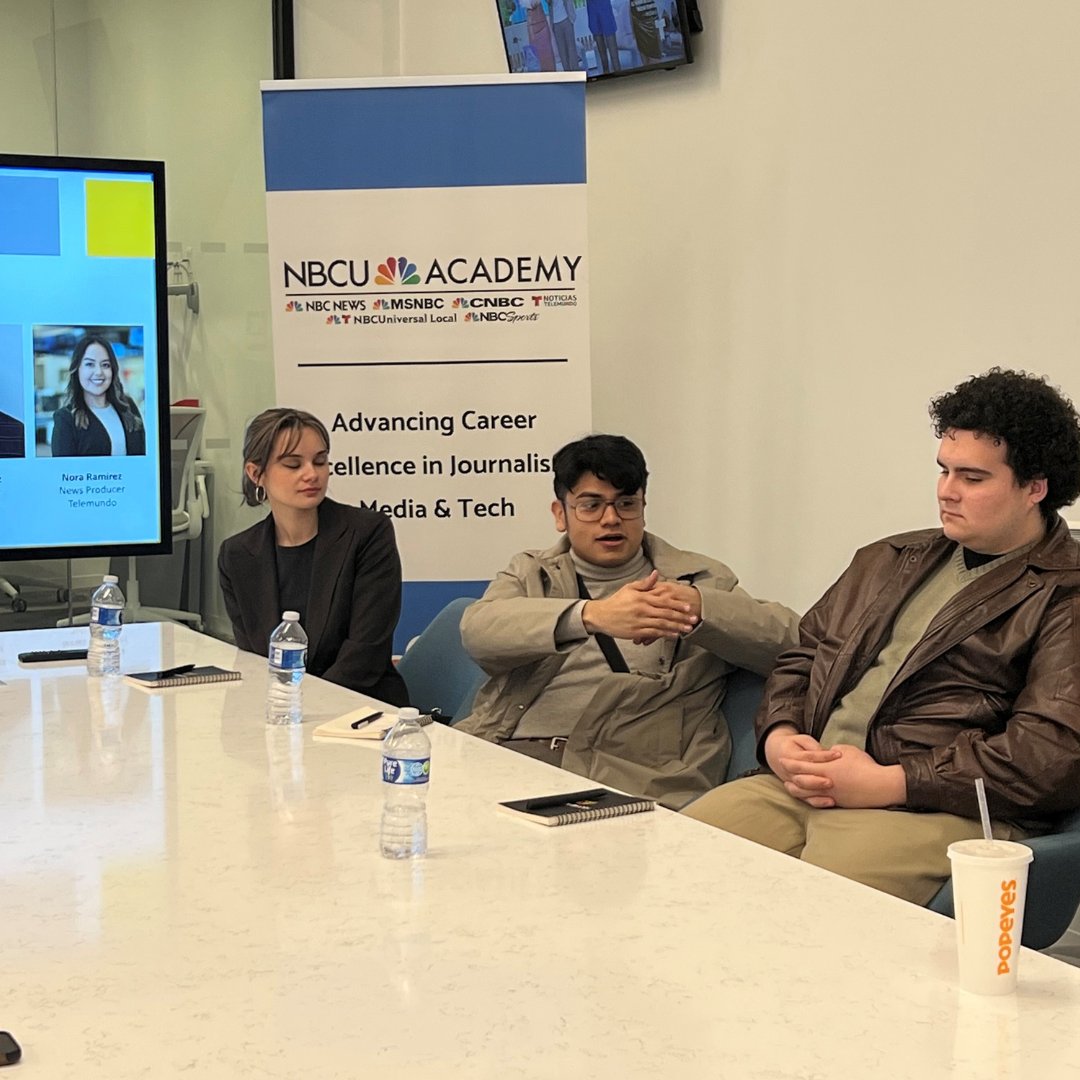 NBCUAcademy's tweet photo. Learning from the best! At Wednesday's @NBCUAcademy x @NFL Experienceship: Career Coaching and Charting Your Career event, @unlv &amp; @nevadastateu students networked with newsroom leaders and observed @TelemundoLV!

Learn how journalists can grow audiences: https://t.co/q2LwR8Tmnj https://t.co/4JQRpWTMdB