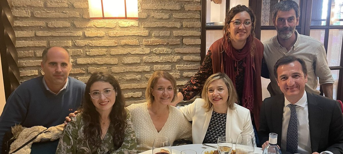 vallegarciasan1's tweet photo. Enhorabuena, Chari Medina, por la ⭐️ defensa de tu tesis”marcadores proteómicos de respuesta a anti-TNF en pacientes con #EII”. Un logro que desafía estereotipos y resalta el papel de enfermería en la 🔬. Orgullosa de dirigir tu tesis junto a Patrícia Aguilar y Gustavo Ferrin 🩵 https://t.co/ZHxS6fk9hu