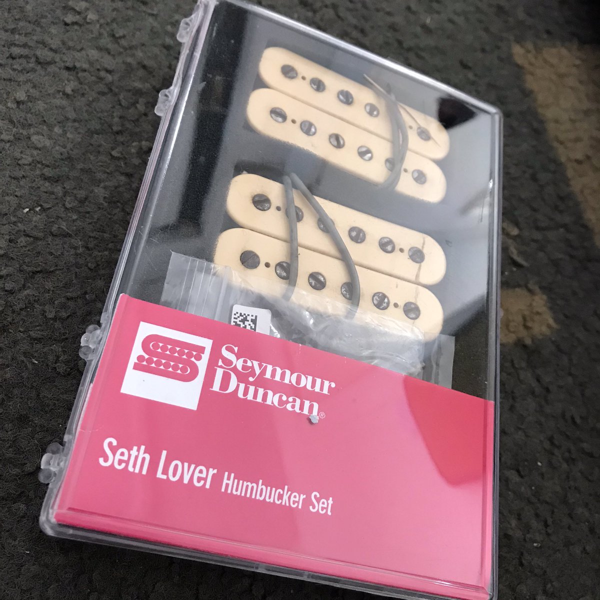 ABGuitartech's tweet photo. Old school Tokai in for fret dress & setup plus a new set of Seymour Duncan Seth Lover pickups. A vast improvement and the best sounding pickups they do I reckon.
#tokai #tokaiguitars #seymourduncan #seymourduncanpickups #sethlover #newpickups #humbucker #fretdress #setup https://t.co/9F3TuCdVr6