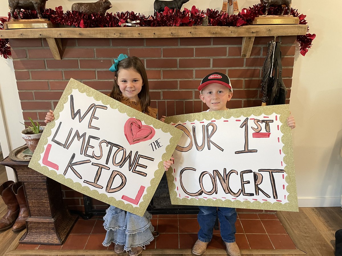 JeansBoots_Blog's tweet photo. I always thought people who take young kids to concerts are nutso. Absolutely crazy. 
And yet, here we are. And we made signs. 
Cyrus has been playing songs from the #LimestoneKid long before he was the Gold Chain Cowboy. 
We’re coming for you, @ParkerMcCollum https://t.co/Tttwt0uOfe