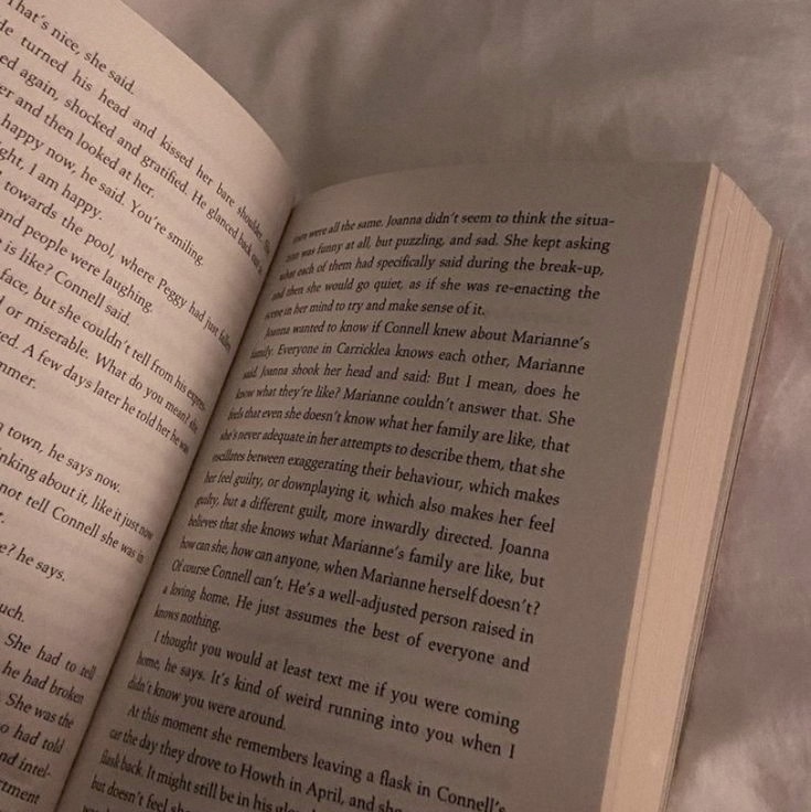 trechosdaclara's tweet photo. ٤𖠗🌷𖫓 Livros que se passam no carnaval para ler nesse feriado! — A thread para o #booktwt #booktwtbr https://t.co/0kbbvU0fxK