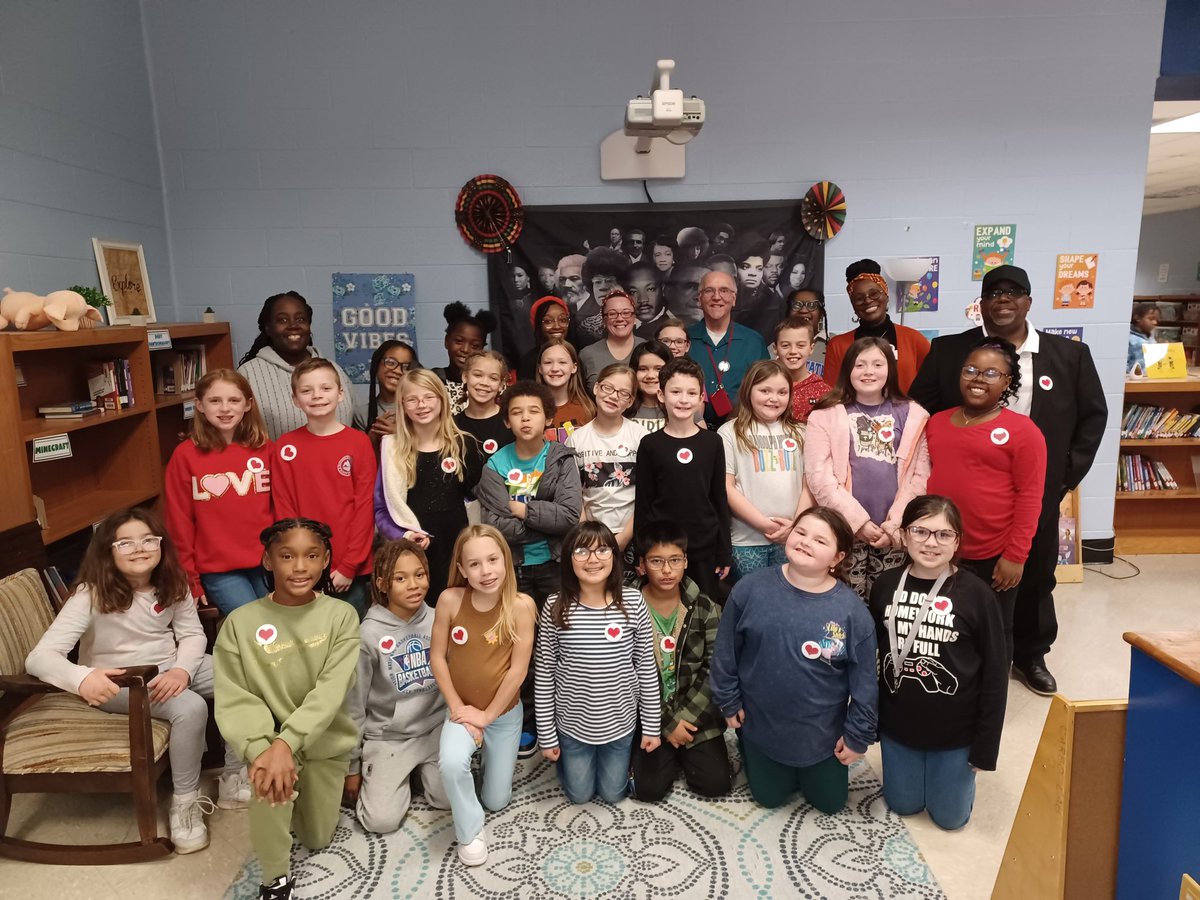 KCpriss's tweet image. This week was truly a big week @howell_stem we have done so many fun experiments.  Thank you @tessa_ashworth for always being a helpful heart!! Thank you NAACP Maury County  for sitting in as celebrated the pledge to RHESS student council!