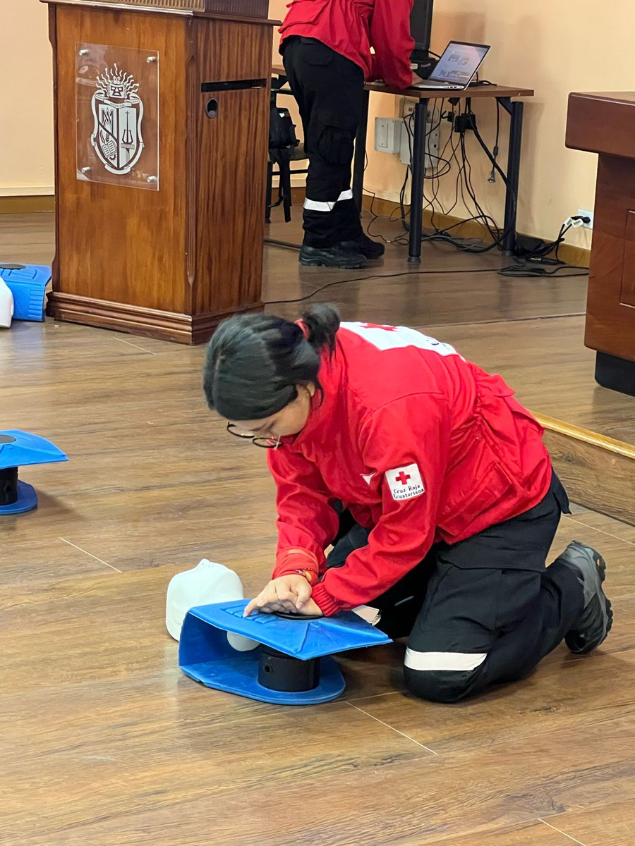utplvinculacion's tweet photo. La carrera de Geología y Minas @utpl enfocada en la formación integral y vinculación, a través de @cruzrojaecuador capacitó a estudiantes del Práctico 3

El objetivo es entender y prevenir amenazas geológicas naturales #ProyectodeVinculación Geociencias en la Educación Secundaria https://t.co/HthDzWOTjQ
