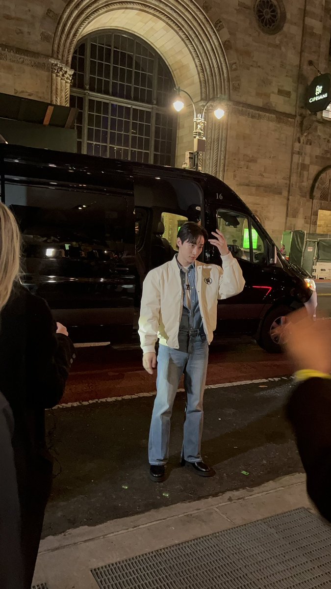 My heart melted
#NewYorkFashionWeek #NYFW24
#LeeJunho #TommyHilfiger #NYFW
#LeeJunhoXTommyHilfiger