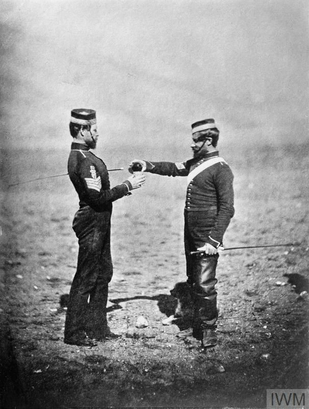 A sergeant of the 8th Hussars pours another a drink. C. 1854-56.

#britishhistory #britisharmy #crimeanwar #britishsoldiers