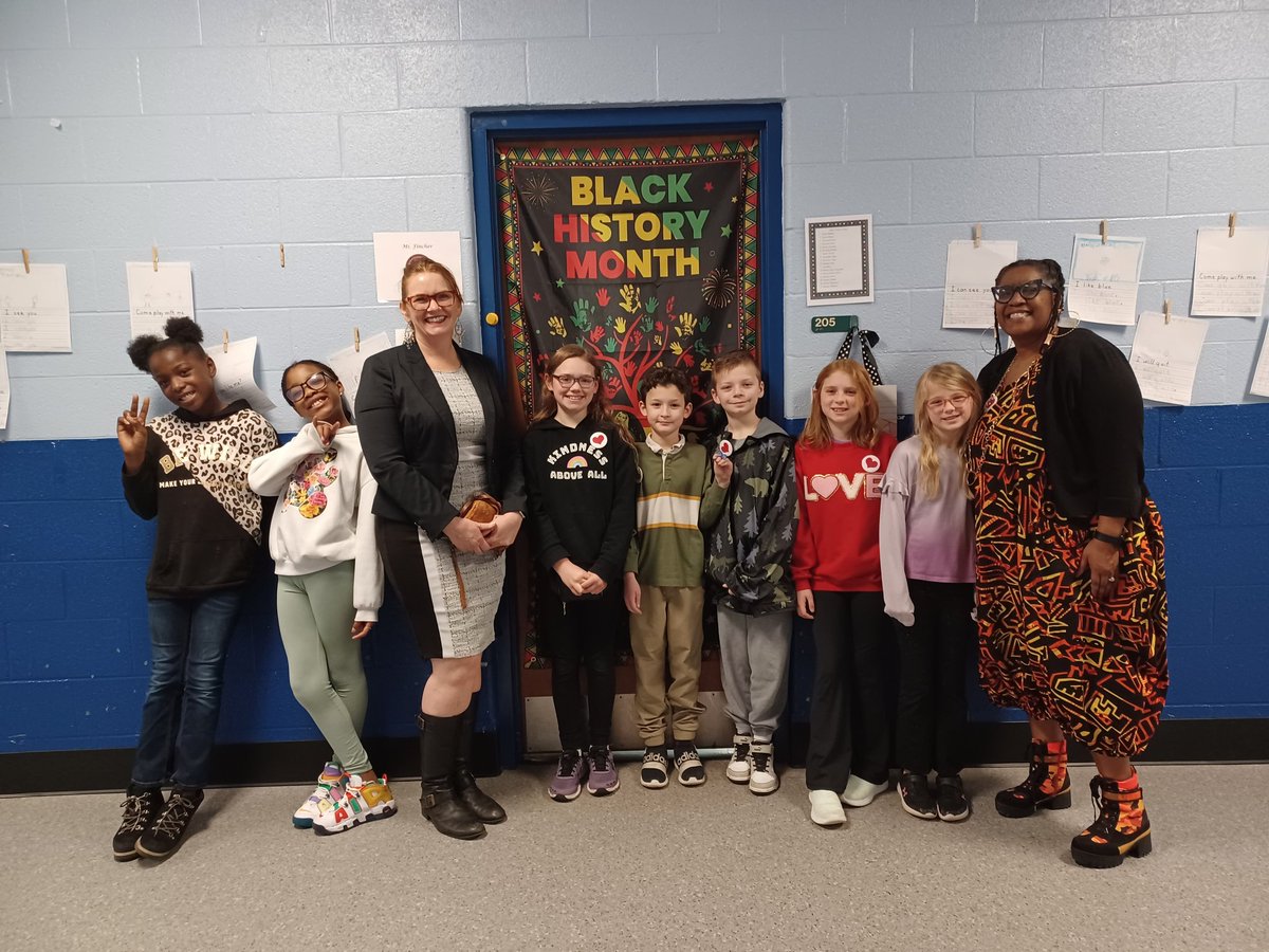 KCpriss's tweet image. Thank you to our guest kindergarten reader today Mariah Phillips. The kids loved her spirit. She  was just in time to hear the 3rd grade talk about the levels of government.  It was really cool that she shared her experience in running for Congress!!