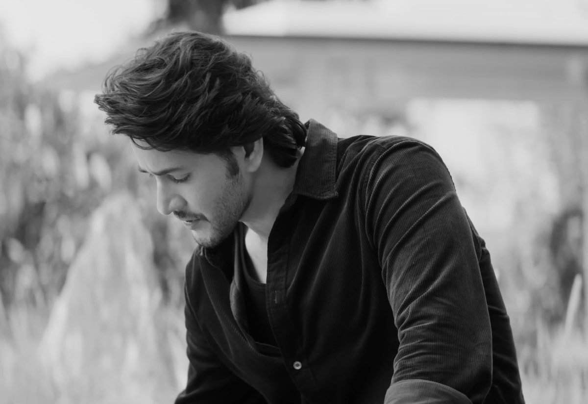 vikasthippani's tweet photo. In the interval scene of #GunturKaaram, Ramana says “indhaaka aavida serious ga kindha ki chusthu, ee chettha antha clear cheyyaali andhi chusaava, evaranukunnav chetthante, maname”

stuck on that amazing line from a reckless film(a short thread of me being proud of my fav actor) https://t.co/f8cv8fanpi