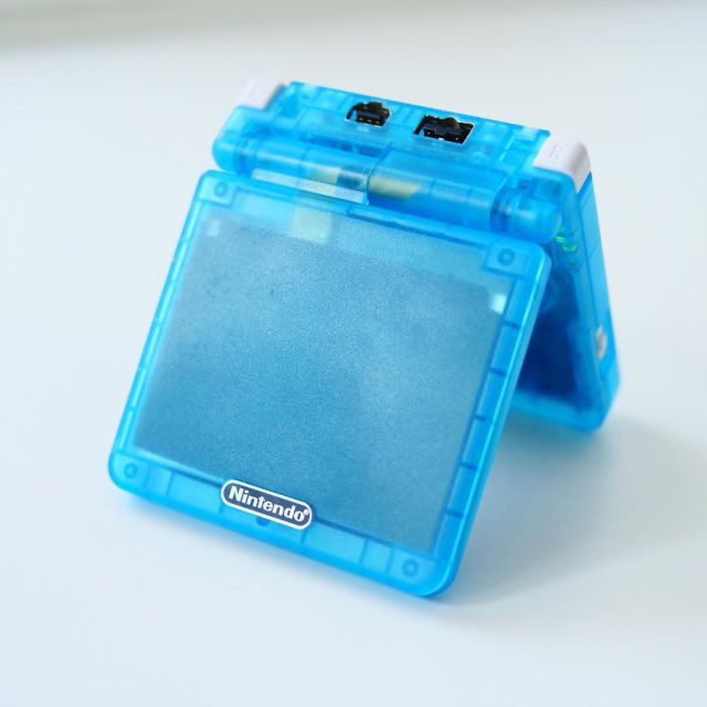 3CC0__'s tweet photo. Translucent Blue Nintendo Game Boy Advance SP https://t.co/j6SQlYQ8oa
