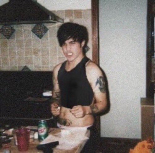 infinityonFAGS's tweet photo. why does he have a gun https://t.co/timK5P2b8r