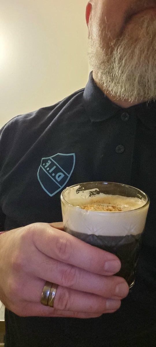 Britpop_Fogman's tweet image. Vispade grädde, bryggde kaffe, blandade Muscovadosocker och Tullamore Dew till en perfekt Irish Coffee när jag väl kom hem.. #SortedOut #eftersläckare #vinst
