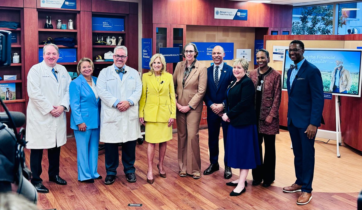 LevineCancer's tweet photo. Honored to have @FLOTUS @AtriumHealth Levine Cancer spotlighting our fight against financial toxicity & the vital role of patient navigators in cancer care.🎗️Her visit, part of the #CancerMoonshot emphasized making treatments affordable & tackling hardships! #LevineCancer @mpdrc https://t.co/c7SHQjtMfs