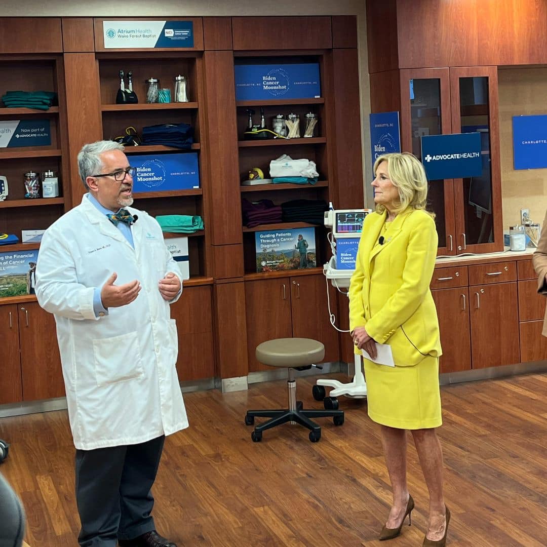 LevineCancer's tweet photo. Honored to have @FLOTUS @AtriumHealth Levine Cancer spotlighting our fight against financial toxicity & the vital role of patient navigators in cancer care.🎗️Her visit, part of the #CancerMoonshot emphasized making treatments affordable & tackling hardships! #LevineCancer @mpdrc https://t.co/c7SHQjtMfs