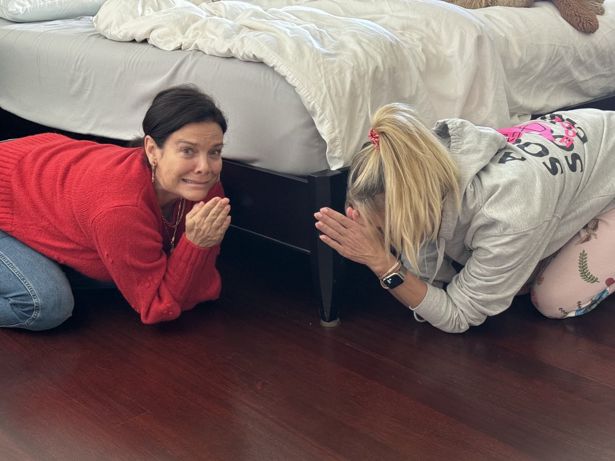 BrandyLLedford's tweet photo. Rocking good time whenever ⁦@MeredthSalenger⁩ and I are together #earthquake #triangleoflife #LAearthquake https://t.co/IiLYF5pscF