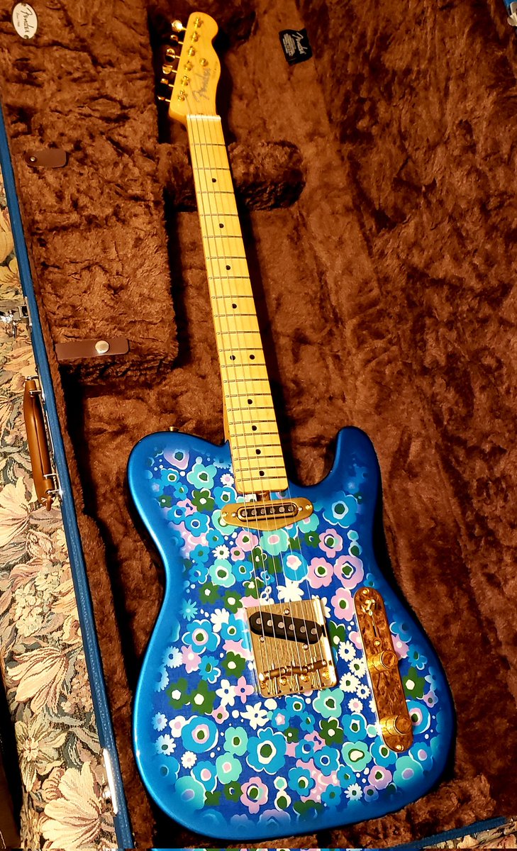 rwyjunior's tweet photo. It's the #Telecaster #PartsCaster
#Memphis #BlueFlowerPower into a '66 #PrincetonReverb https://t.co/2ei5i1wRfv
