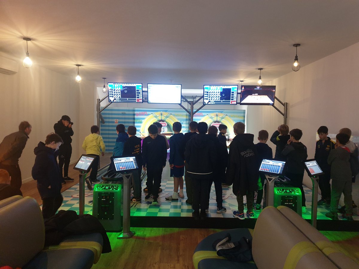 Ten Pin Bowling at Oaty and Joeys was never going to be competitive...👀 Some unconventional styles yet incredible scores!! 🤣 #hcjsfootballtour