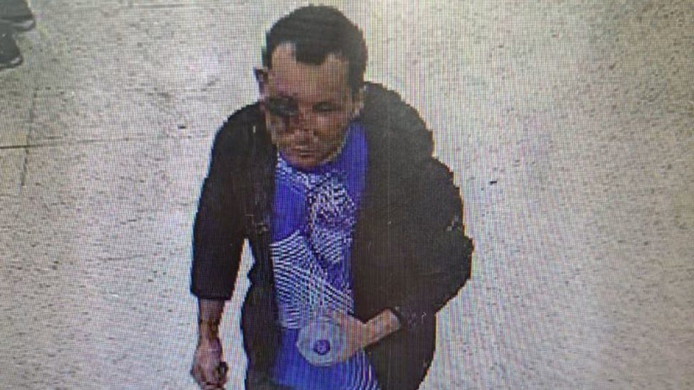 NEWS23Five's tweet photo. Police in London believe Clapham suspect Abdul Ezedi drowned after jumping into the river Thames
The alternative working theory is that they haven't a clue where he went
#AbdulEzedi #ChelseaBridge https://t.co/DfmWPFUyRi