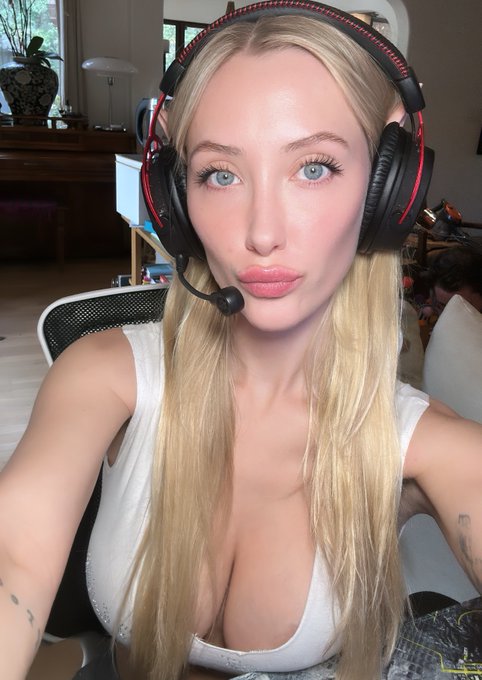 Going live on twitch in 30 min 🥹 https://t.co/OZG5mMLvUj https://t.co/RMukUMExFV