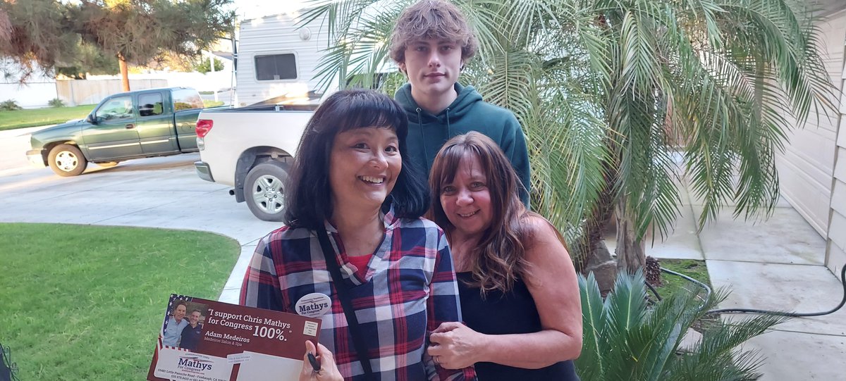 ChrisMathysCA21's tweet photo. Many thanks to the Whitakers for walking hundreds of doors in their neighborhood in Bakersfield. They are conservatives and are looking for big changes in congress so we can be a safe and prosperous country again. Thank you for your all your time and support. https://t.co/hdLPep6uiw
