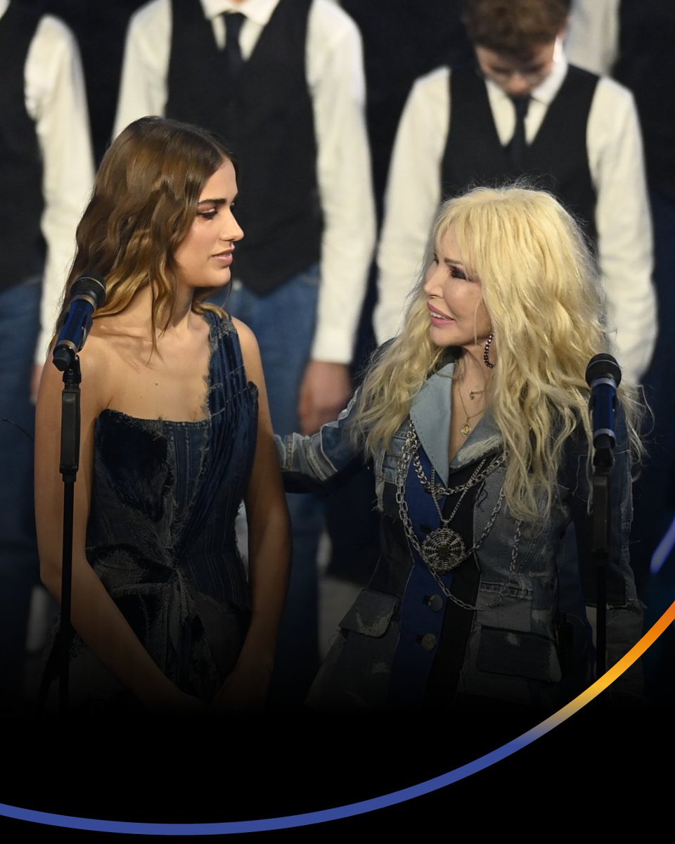 RadioItalia's tweet photo. Clara e Ivana Spagna hanno cantato "Il cerchio della vita" dalla colonna sonora de "Il Re Leone"
#Sanremo2024 #clara #ivanaspagna #ilcerchiodellavita #releone #duetti #cover https://t.co/QksgxHiIHL