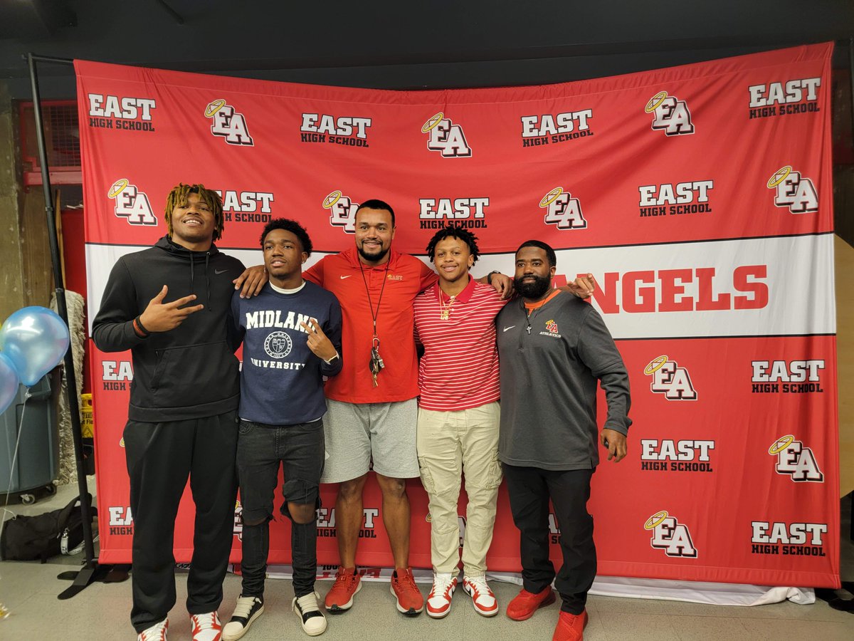 EastFb's tweet photo. Congrats to all the signees of the class of 2024 on national signing day @landen_holloway @hit_mj @jrunitbkjalon Your commitment to EA Football has changed the landscape forever. GO ANGELS! #Denverpublicschools #dpsathletics https://t.co/GjY4k80zFs