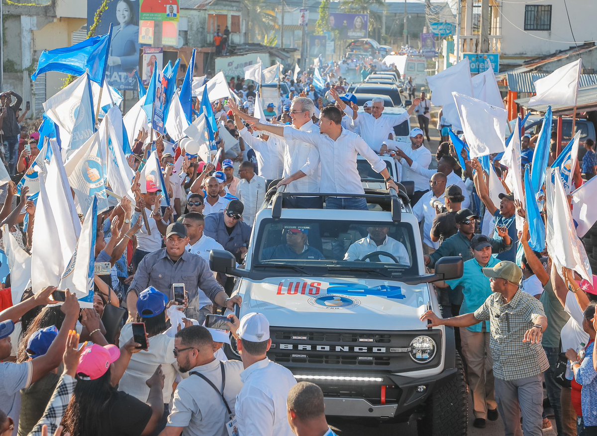 luisabinader's tweet photo. En el municipio de Villa La Mata, en la productiva  provincia de Sánchez Ramírez, estamos apoyando a Eliseo Peña, nuestro candidato a alcalde por el @PRM_Oficial y a nuestros aliados. Este 18 de febrero, vamos a llenar las urnas de votos blancos y azules. Aquí, en la provincia Sánchez Ramírez, como en el resto del país, en febrero y mayo, #VolveremosAGanar.