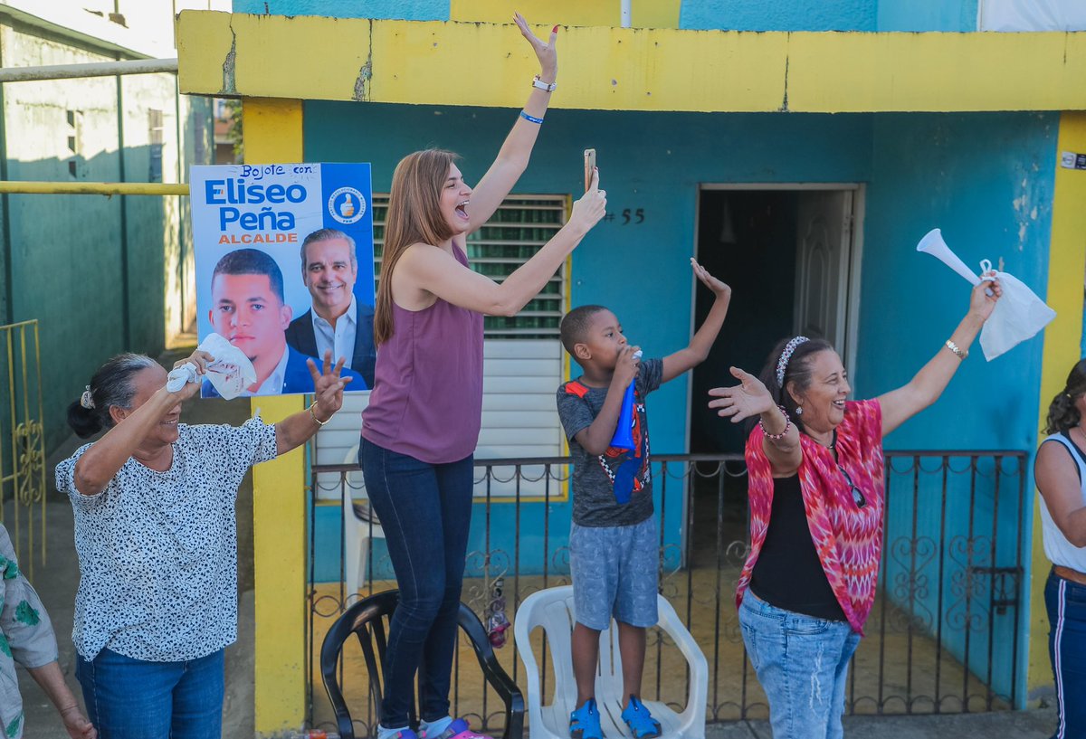 luisabinader's tweet photo. En el municipio de Villa La Mata, en la productiva  provincia de Sánchez Ramírez, estamos apoyando a Eliseo Peña, nuestro candidato a alcalde por el @PRM_Oficial y a nuestros aliados. Este 18 de febrero, vamos a llenar las urnas de votos blancos y azules. Aquí, en la provincia Sánchez Ramírez, como en el resto del país, en febrero y mayo, #VolveremosAGanar.
