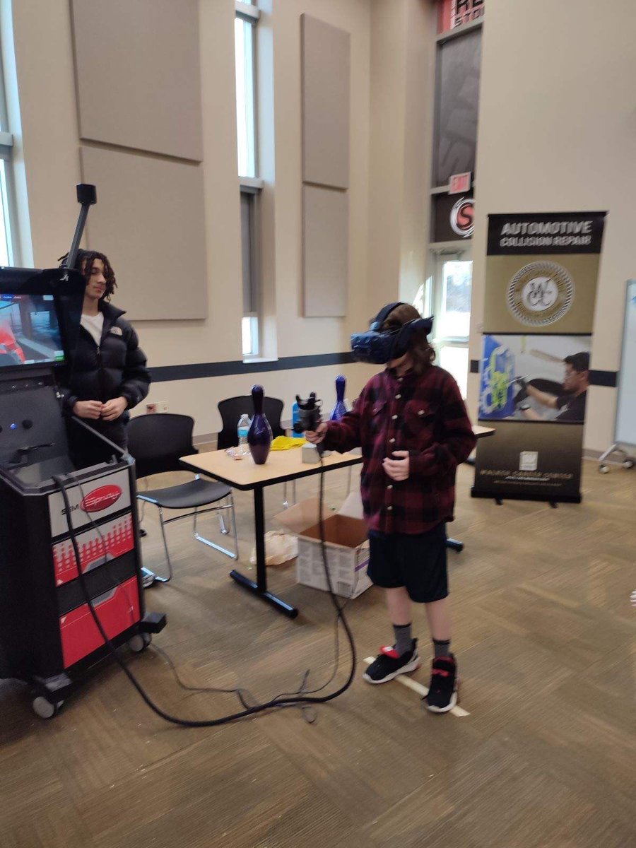 ⁦<a href="/StonyIMS/">StonyIMS</a>⁩ students learning about all of the CTE programs at Walker Career Center.  Thank you ⁦<a href="/WCC_Warren/">Walker Career Center</a>⁩ students for sharing you knowledge and skills with the 6th and 7th grade students. #WarrenWill explore all post secondary opportunities!