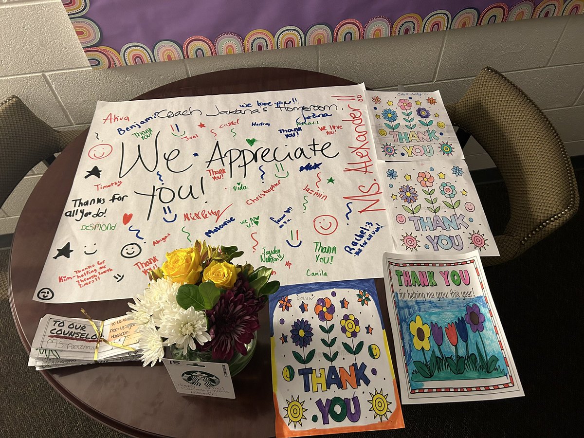 Thank you to @PrincipalKBrown, @CCSDCounseling, @CobbInTech (gifts not pictured), my 7th grade team and my students for the gifts and messages for National School Counseling Week! They were definitely much appreciated! ☺️❤️@GarrettMSGators
