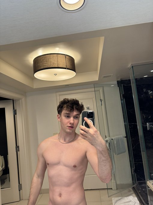 Hey;) be my bf tonight https://t.co/wNm9wat0G7 https://t.co/py0tBgYod5