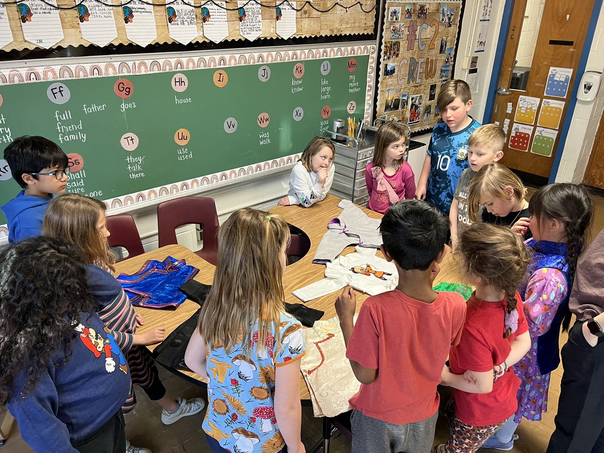 Ujin and her mom taught us all about Lunar New Year! 🐉 <a href="/TheC2Crew/">Shannon McCarthy</a> #beartavernpride