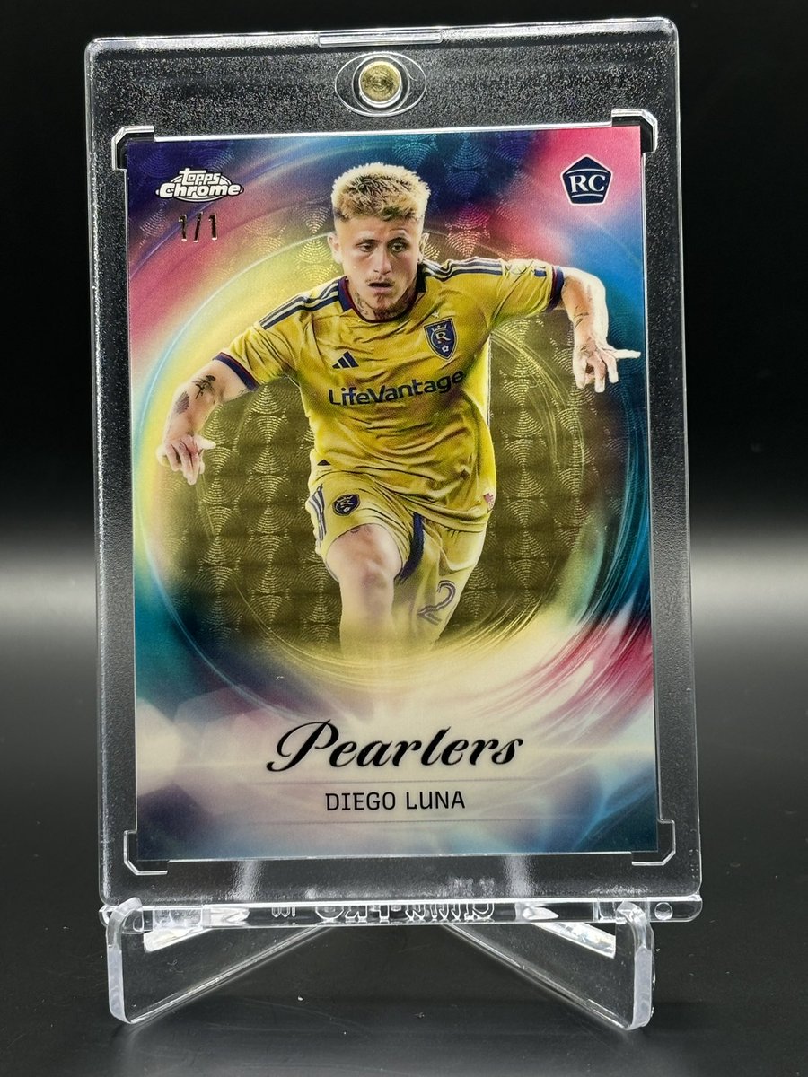 Oh baby. I think I might hold onto this one for a while. 

2023 Topps Chrome MLS
Diego Luna Pearlers Superfractor 1/1

<a href="/Topps/">Topps</a> <a href="/MLS/">Major League Soccer</a>