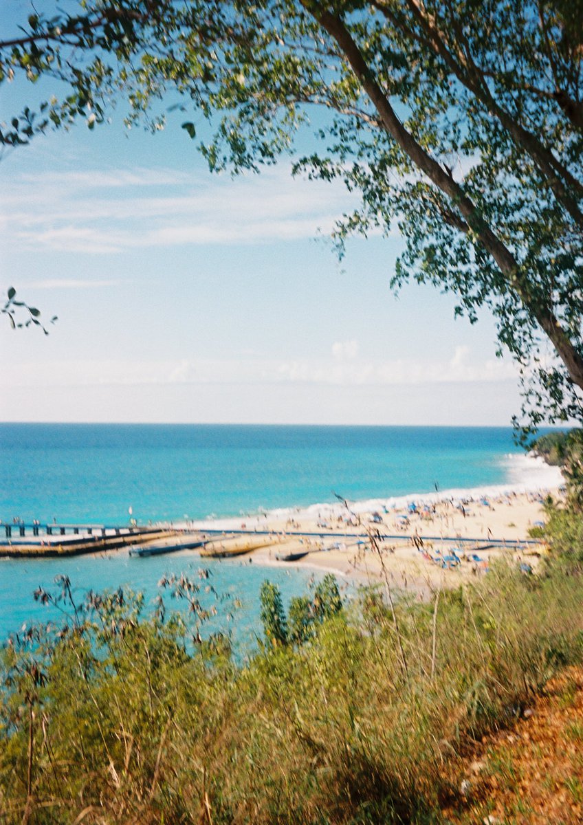 oselate's tweet photo. aguadilla, puerto rico 🌊 ☀️

shot with #porta400 #35mm film https://t.co/0Pq0Fjt70M