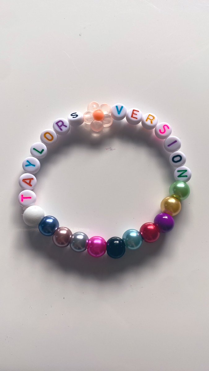 jennaflying's tweet photo. Guess who’s added the extra bead for all the #friendshipbraclets 😱 #Erastour #TaylorSwift #taylorsversion #ErastourAustralia https://t.co/XZr9cpMUYX
