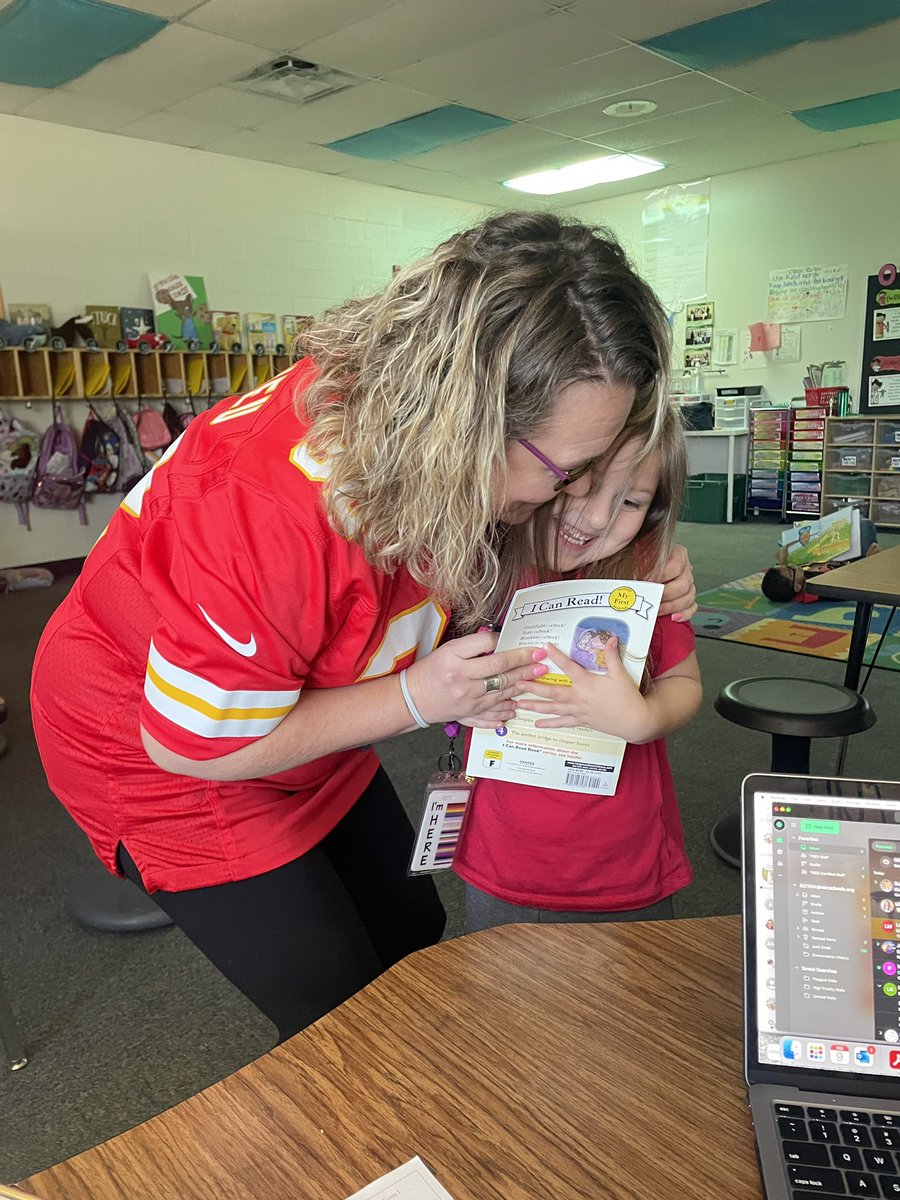 Thankful for <a href="/alijohnstonhull/">Ali M. Johnston, Ed.S (she/her)</a> and all she does for our kiddos! She has worked so hard with a SS on letter identification and came down to celebrate all her growth!! <a href="/ToppingBulldogs/">Topping Elementary</a> <a href="/NKCSchools/">NKC Schools</a>
