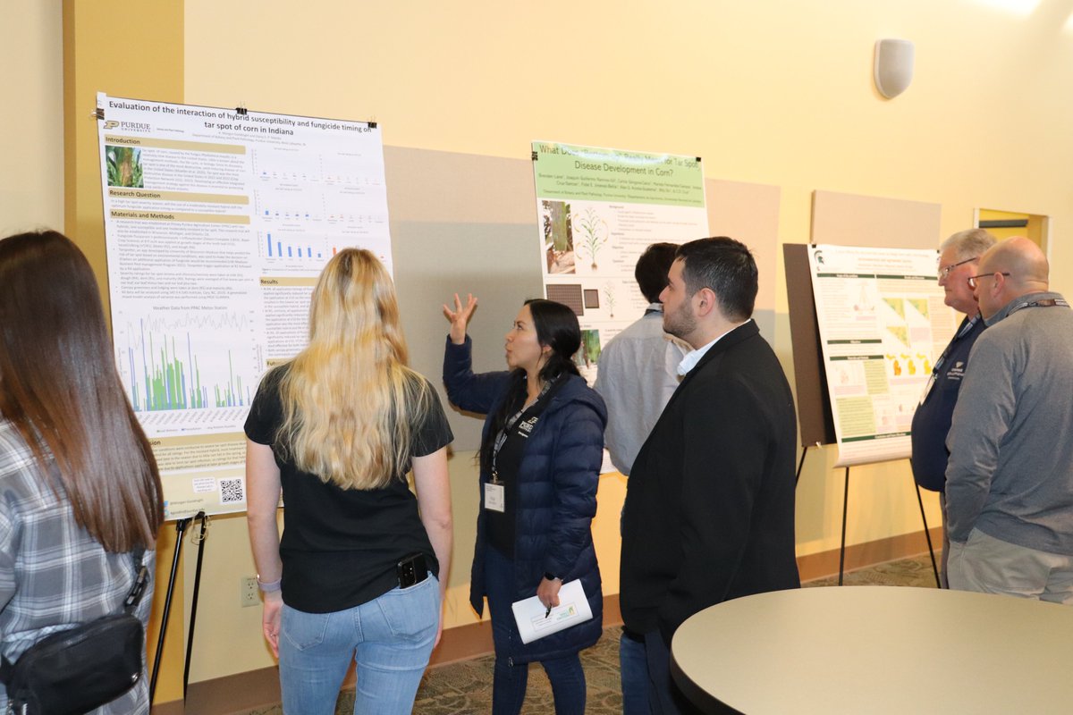 PurdueAgryExt's tweet photo. @PurdueCorn hosted the 75th Annual #CornImprovementConference at Purdue University. Several universities met to discuss the emerging topics,  research and future of corn production. Thank you @INCornFarmers for sponsoring! #Giantleaps @PurdueAg @PurdueAgronomy @PurdueExtension https://t.co/8FIv3kVWOQ