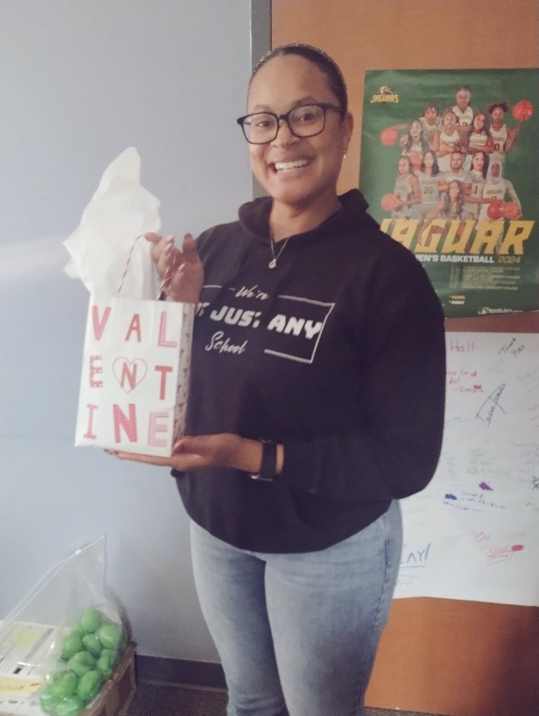 MrsRandallCALT's tweet photo. We love our #schoolcounselors @Navo_DISD Thank you for daily support of  our students! #BuiltDifferent  #PantherPride https://t.co/zvQVOogOxK