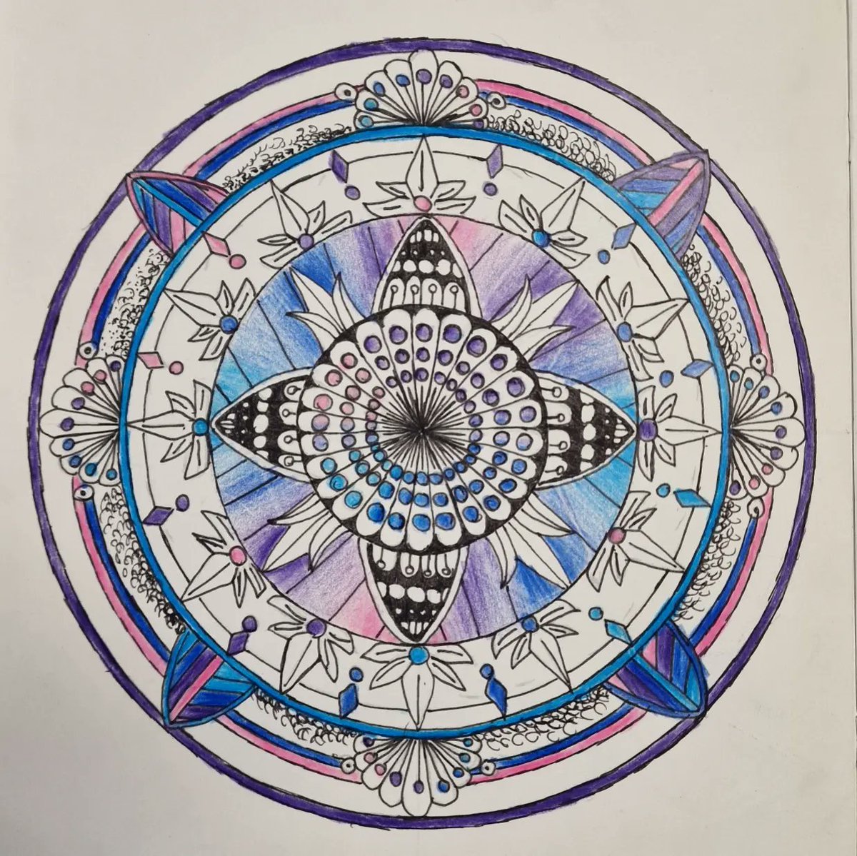 McInnesBruce's tweet image. An afternoon with Year 6 while they finish their geometric art is the best way to finish a half term 😍🎨 #GeometricArt #MandalaArt @c0mplexnumber