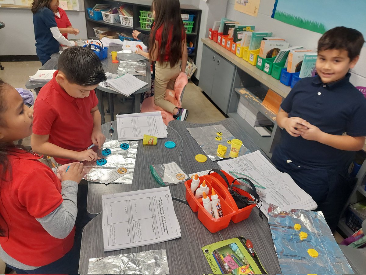 M_Ra016's tweet photo. Who knew mulriplying &amp; dividing could be so much fun😉 kiddos had a blast "making cookies"❤️ Aztec Strong! @erodriguez0811 @zeila_wittke @LancasterAztecs https://t.co/zCsbaDLwgF