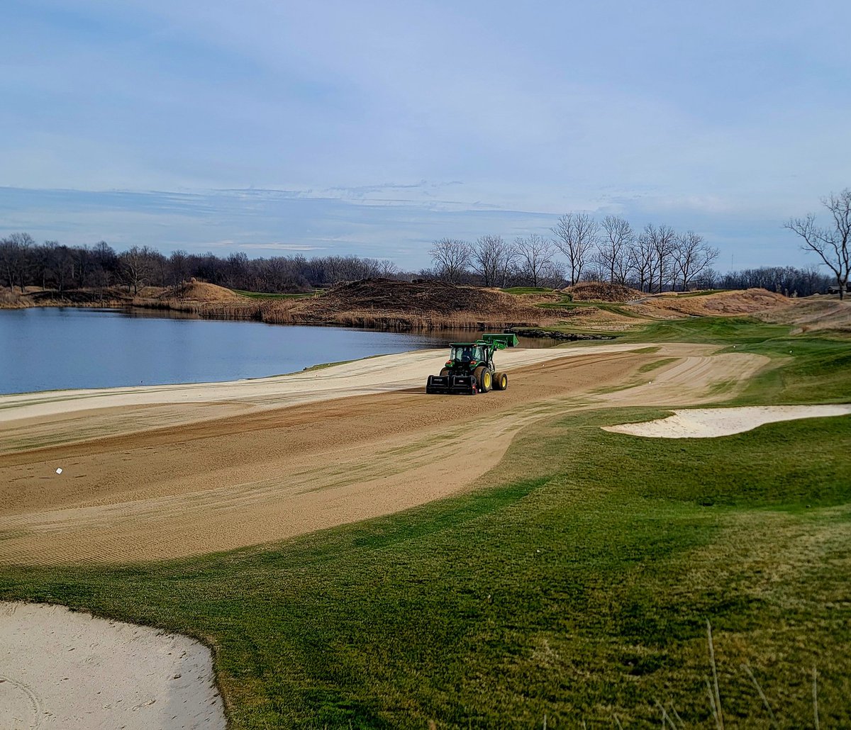 MikeNowicki1917's tweet photo. The whole team working late on a beautiful 70-degree Friday to get caught up with projects and cultivation following some bad weather in January. Best part, it was their idea.
#culture #TeamworkMakesTheDreamWork https://t.co/8t4vNd2uHJ