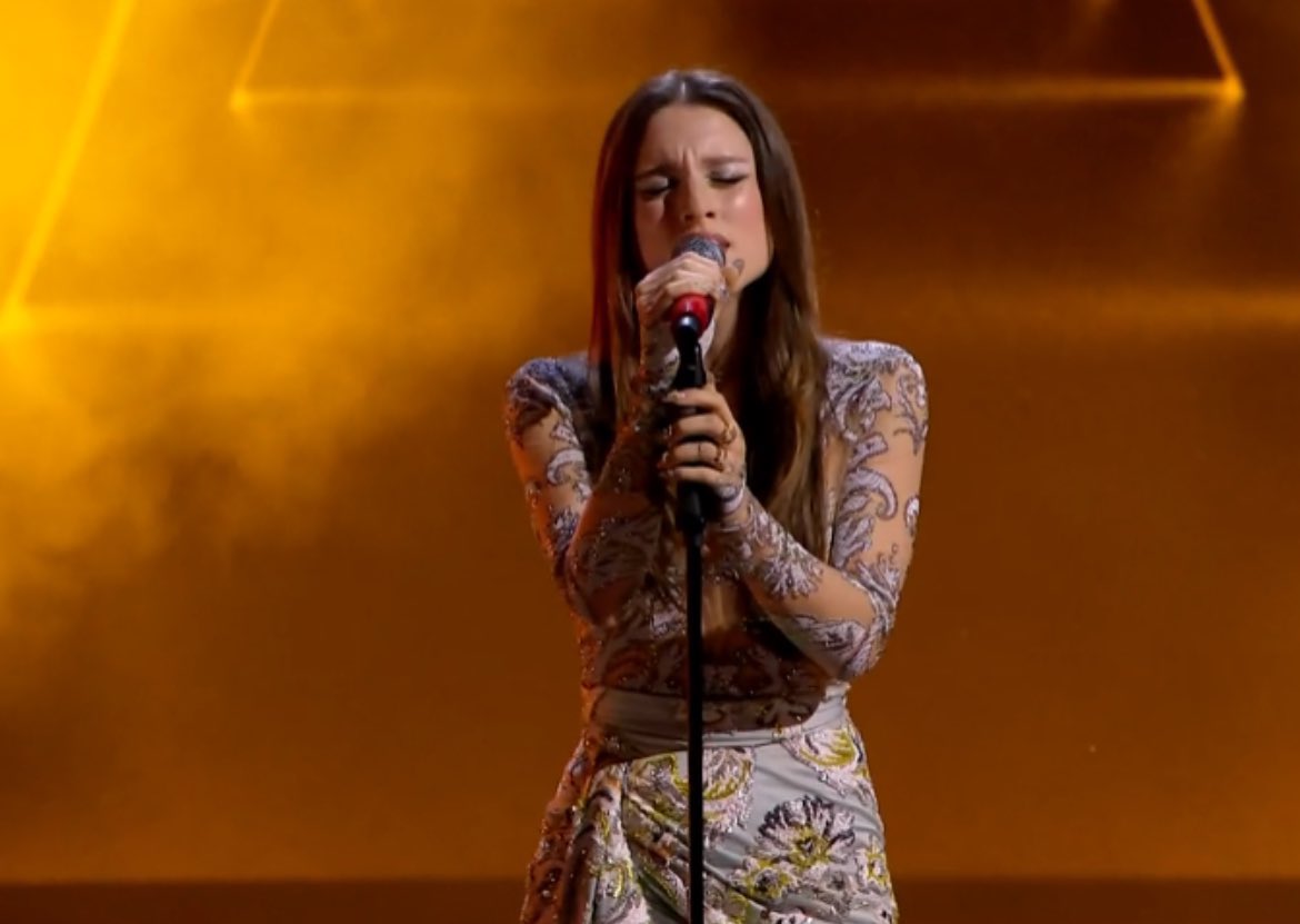 Nanna___'s tweet photo. Angelina Mango mi ha lasciato senza fiato e senza lacrime. Un’interpretazione potente e delicata, un ricordo bellissimo del suo papà che, stasera, era lì con lei #Sanremo2024 https://t.co/hZz5olfg87