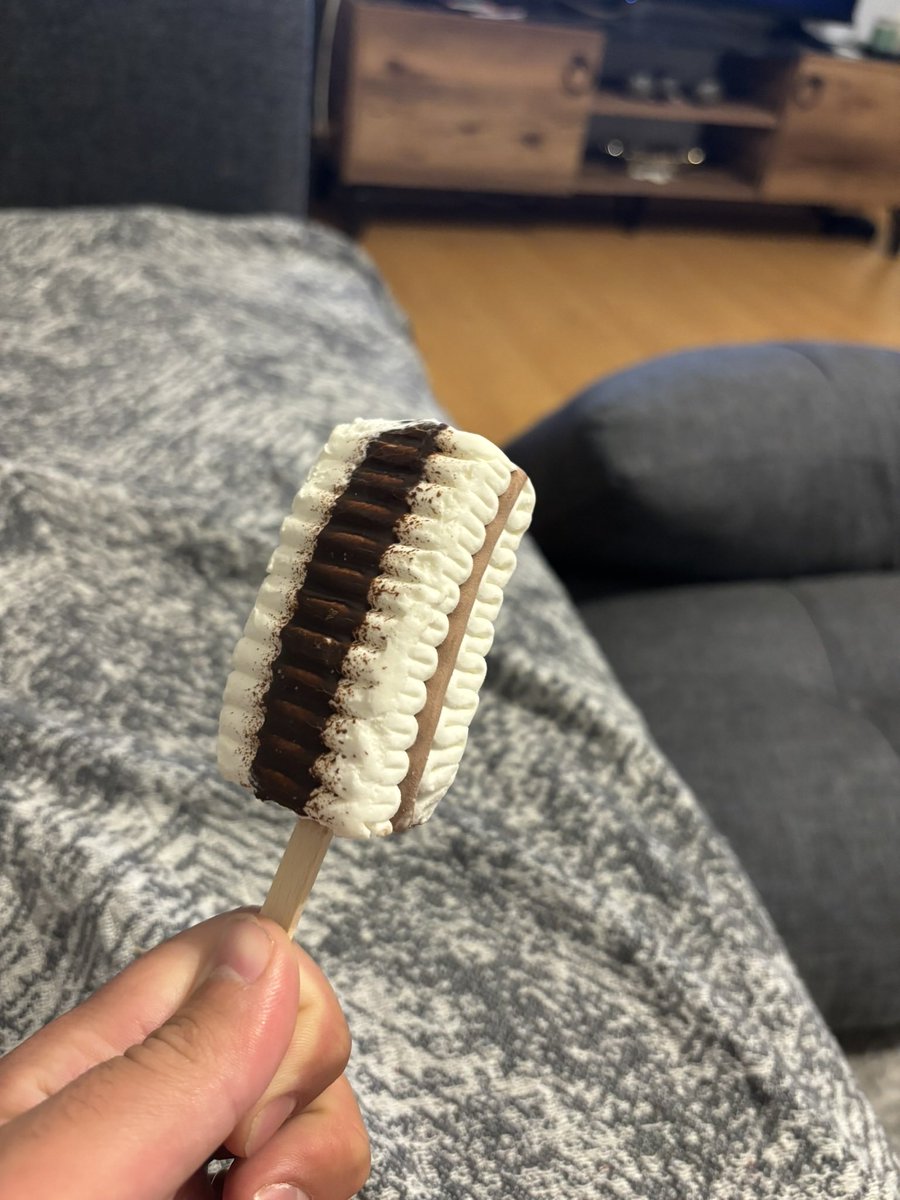 Bu Viennetta’nın çikolatası niye eksik ? 😂 <a href="/AlgidaTurkiye/">Algida Türkiye</a>
